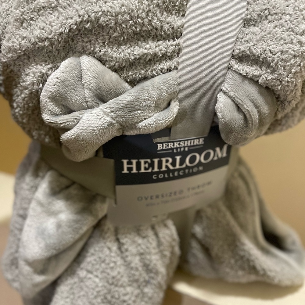 Berkshire Life Heirloom Collection Oversized Throw - Gray - Picture 3 of 6